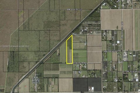 Commercial property in Homestead, Florida № 2012347