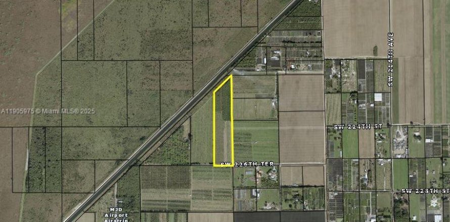 Commercial property in Homestead, Florida № 2012347