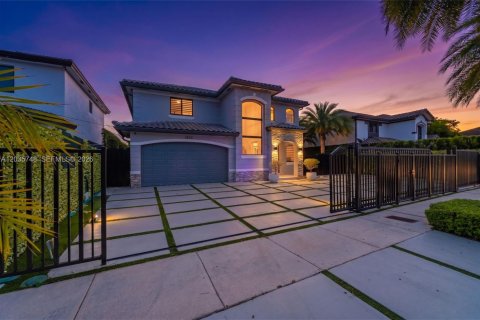Villa ou maison à vendre à Miami, Floride: 4 chambres, 233.84 m2 № 2084321 - photo 2