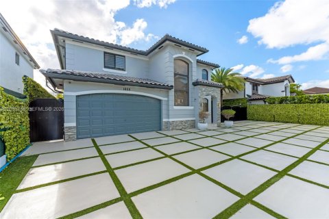 Villa ou maison à vendre à Miami, Floride: 4 chambres, 233.84 m2 № 2084321 - photo 4