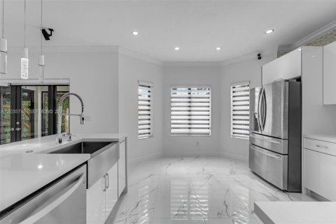Villa ou maison à vendre à Miami, Floride: 4 chambres, 233.84 m2 № 2084321 - photo 19