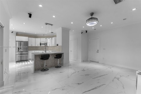 Villa ou maison à vendre à Miami, Floride: 4 chambres, 233.84 m2 № 2084321 - photo 18