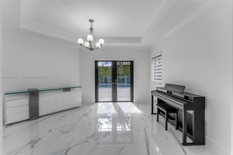 Villa ou maison à vendre à Miami, Floride: 4 chambres, 233.84 m2 № 2084321 - photo 14