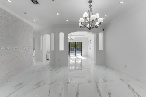Villa ou maison à vendre à Miami, Floride: 4 chambres, 233.84 m2 № 2084321 - photo 13