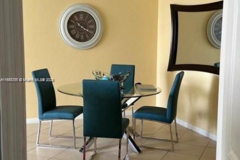 Condo in Hollywood, Florida, 1 bedroom  № 1860410 - photo 7