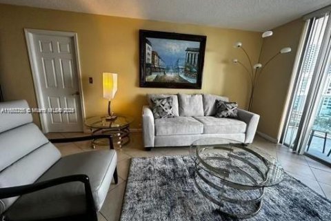 Condo in Hollywood, Florida, 1 bedroom  № 1860410 - photo 2