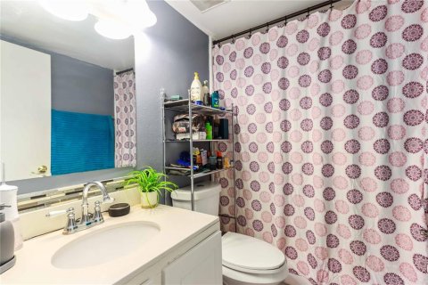 Condo in Tampa, Florida, 2 bedrooms  № 2101607 - photo 9