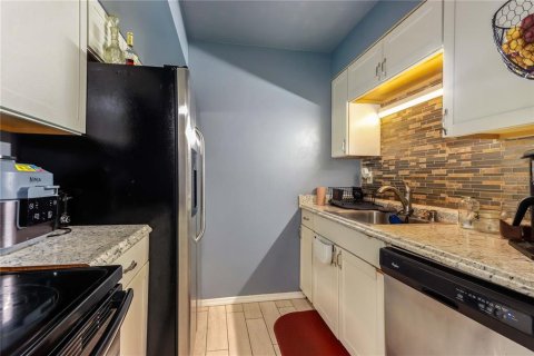 Condo in Tampa, Florida, 2 bedrooms  № 2101607 - photo 10