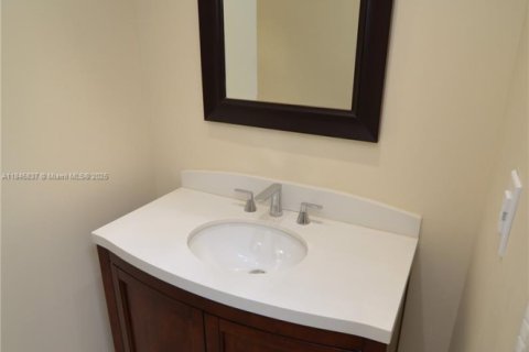 Copropriété à louer à North Miami Beach, Floride: 1 chambre, 78.6 m2 № 1940672 - photo 2