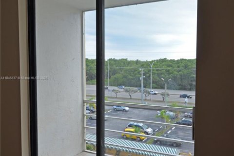 Copropriété à louer à North Miami Beach, Floride: 1 chambre, 78.6 m2 № 1940672 - photo 7