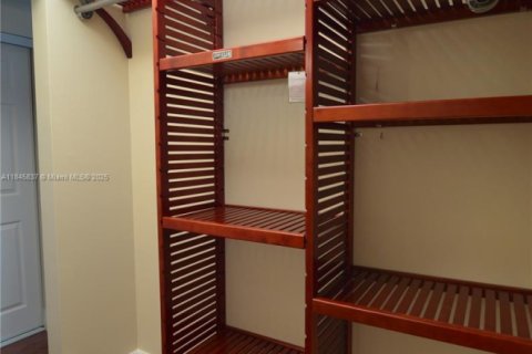 Copropriété à louer à North Miami Beach, Floride: 1 chambre, 78.6 m2 № 1940672 - photo 3