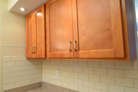 Copropriété à louer à North Miami Beach, Floride: 1 chambre, 78.6 m2 № 1940672 - photo 12