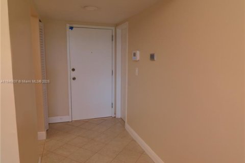 Copropriété à louer à North Miami Beach, Floride: 1 chambre, 78.6 m2 № 1940672 - photo 14