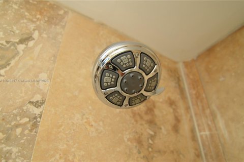 Copropriété à louer à North Miami Beach, Floride: 1 chambre, 78.6 m2 № 1940672 - photo 5