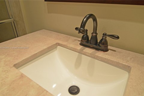 Copropriété à louer à North Miami Beach, Floride: 1 chambre, 78.6 m2 № 1940672 - photo 9