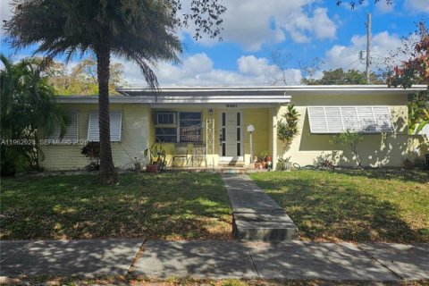 Villa ou maison à West Miami, Floride 3 chambres, 139.82 m2 № 2023704