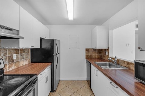 Copropriété à louer à Miami, Floride: 2 chambres, 77.2 m2 № 1895458 - photo 12