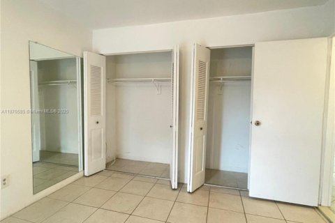 Copropriété à louer à Miami, Floride: 2 chambres, 77.2 m2 № 1895458 - photo 15