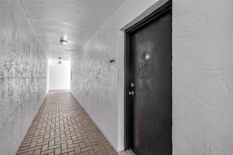 Copropriété à louer à Miami, Floride: 2 chambres, 77.2 m2 № 1895458 - photo 22