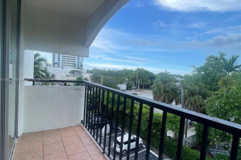 Copropriété à louer à Miami, Floride: 2 chambres, 77.2 m2 № 1895458 - photo 1