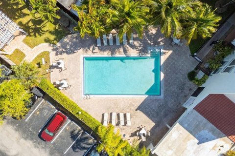 Copropriété à louer à Miami, Floride: 2 chambres, 77.2 m2 № 1895458 - photo 25