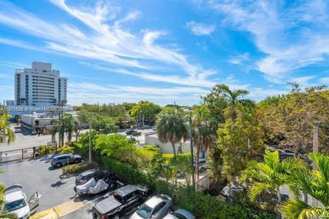 Copropriété à louer à Miami, Floride: 2 chambres, 77.2 m2 № 1895458 - photo 3