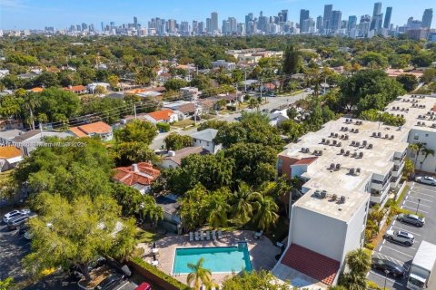 Copropriété à louer à Miami, Floride: 2 chambres, 77.2 m2 № 1895458 - photo 4