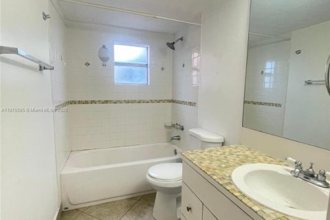 Copropriété à louer à Miami, Floride: 2 chambres, 77.2 m2 № 1895458 - photo 19