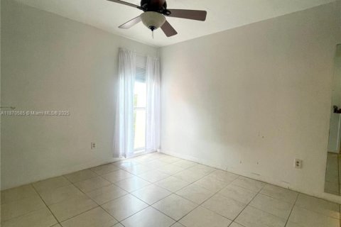 Copropriété à louer à Miami, Floride: 2 chambres, 77.2 m2 № 1895458 - photo 14