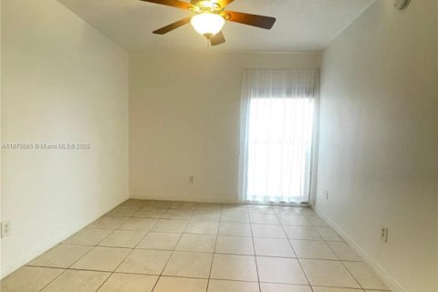 Copropriété à louer à Miami, Floride: 2 chambres, 77.2 m2 № 1895458 - photo 17