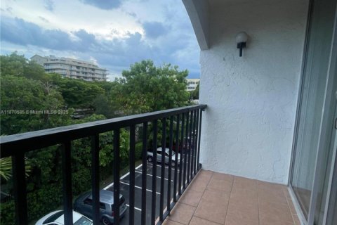 Copropriété à louer à Miami, Floride: 2 chambres, 77.2 m2 № 1895458 - photo 2