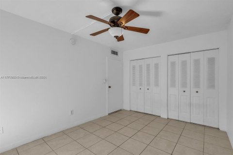 Copropriété à louer à Miami, Floride: 2 chambres, 77.2 m2 № 1895458 - photo 16