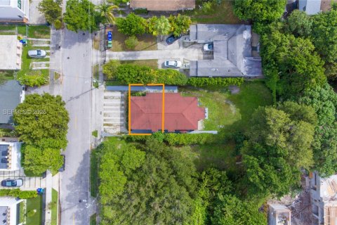 Villa ou maison à louer à Miami, Floride: 2 chambres, 65.03 m2 № 2412972 - photo 12
