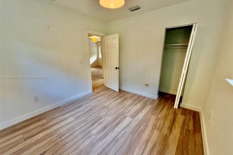 Villa ou maison à louer à Miami, Floride: 2 chambres, 65.03 m2 № 2412972 - photo 8