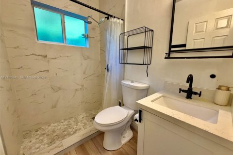 Villa ou maison à louer à Miami, Floride: 2 chambres, 65.03 m2 № 2412972 - photo 9