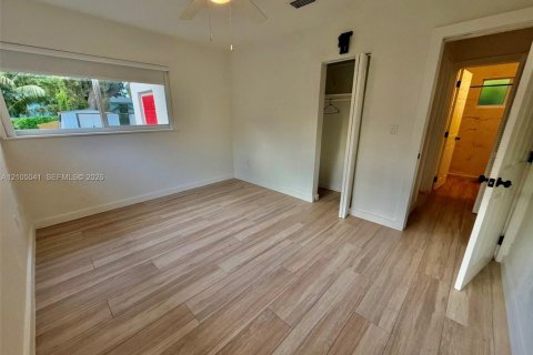 Villa ou maison à louer à Miami, Floride: 2 chambres, 65.03 m2 № 2412972 - photo 7