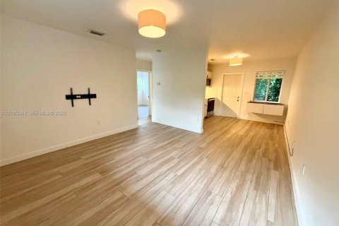Villa ou maison à louer à Miami, Floride: 2 chambres, 65.03 m2 № 2412972 - photo 4