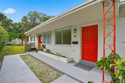 Villa ou maison à louer à Miami, Floride: 2 chambres, 65.03 m2 № 2412972 - photo 10