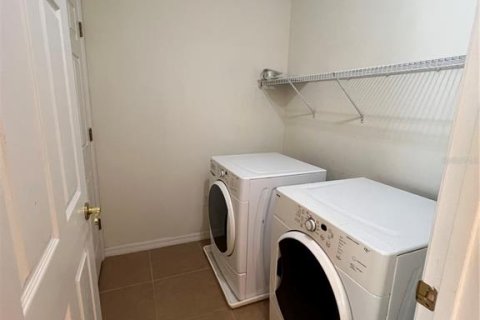 Townhouse in Gainesville, Florida 3 bedrooms, 162.3 sq.m. № 1526556 - photo 9