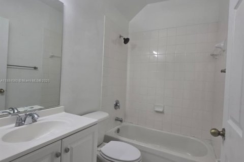 Townhouse in Homestead, Florida 3 bedrooms, 114.64 sq.m. № 1930080 - photo 13