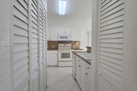 Townhouse in Homestead, Florida 3 bedrooms, 114.64 sq.m. № 1930080 - photo 8