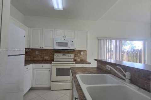 Townhouse in Homestead, Florida 3 bedrooms, 114.64 sq.m. № 1930080 - photo 9