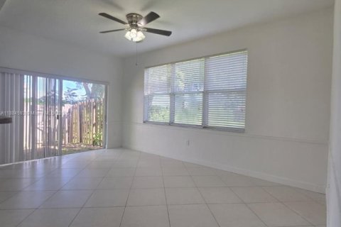 Townhouse in Homestead, Florida 3 bedrooms, 114.64 sq.m. № 1930080 - photo 11