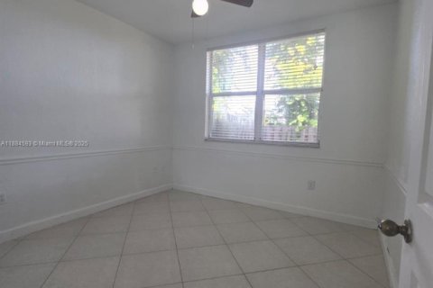Townhouse in Homestead, Florida 3 bedrooms, 114.64 sq.m. № 1930080 - photo 12