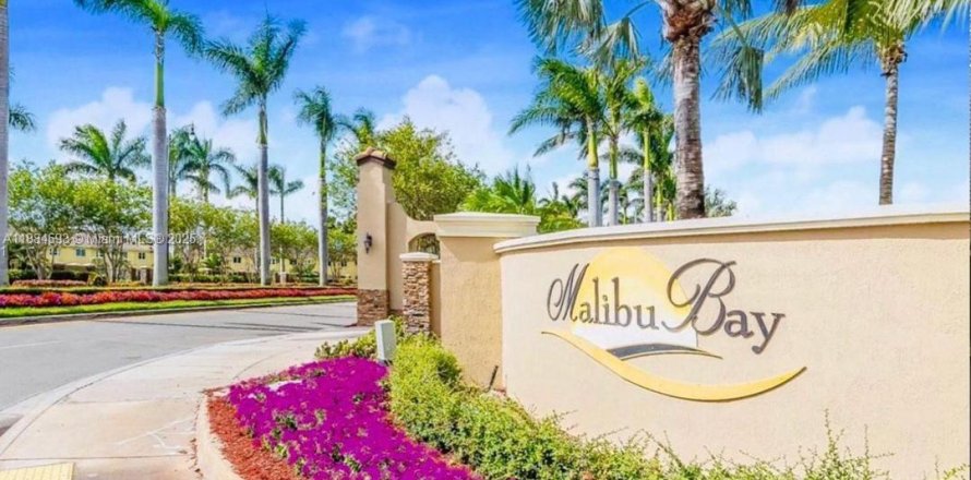 Townhouse in Homestead, Florida 3 bedrooms, 114.64 sq.m. № 1930080