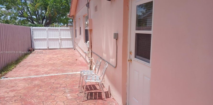 Immobilier commercial à Miami, Floride 1 chambre, 46.45 m2 № 1945667