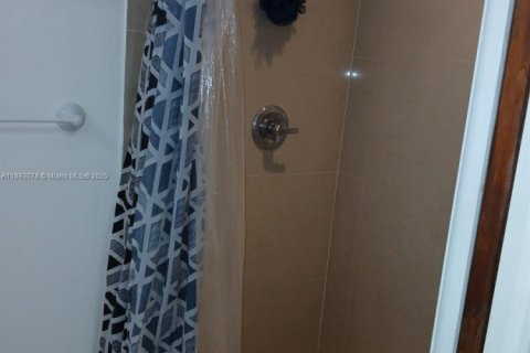 Immobilier commercial à louer à Miami, Floride: 1 chambre, 46.45 m2 № 1945667 - photo 7