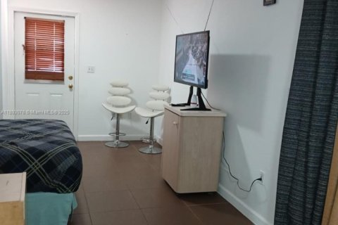 Immobilier commercial à louer à Miami, Floride: 1 chambre, 46.45 m2 № 1945667 - photo 3