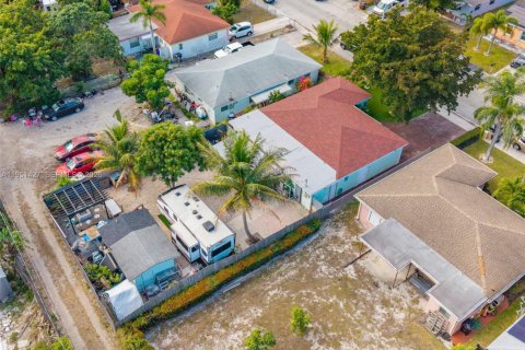 Casa en venta en Lake Worth, Florida, 3 dormitorios, 141.58 m2 № 2007610 - foto 28