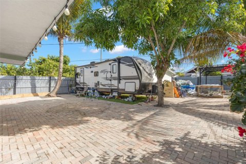 Casa en venta en Lake Worth, Florida, 3 dormitorios, 141.58 m2 № 2007610 - foto 23